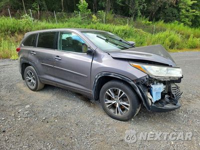 Czwarte zdjęcie samochodu z boku: 2018 TOYOTA HIGHLANDER LE VIN:5TDBZRFH5JS804759 - miniatura