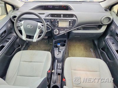 Zdjęcie 8 z 12 samochodu: 2016 TOYOTA PRIUS C ONE VIN:JTDKDTB38G1128433 - miniatura
