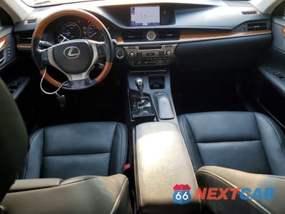 Zdjęcie 8 z 12 samochodu: 2013 LEXUS ES 300H VIN:JTHBW1GG3D2021885 - miniatura