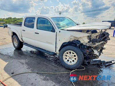 Czwarte zdjęcie samochodu z boku: 2014 TOYOTA TACOMA DOUBLE CAB VIN:3TMLU4EN6EM136568 - miniatura