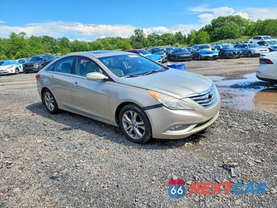 Czwarte zdjęcie samochodu z boku: 2011 HYUNDAI SONATA LIMITED VIN:5NPEC4AC1BH203708 - miniatura