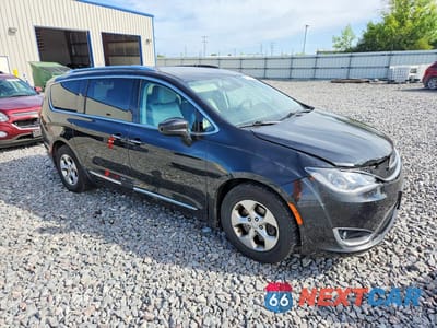 Czwarte zdjęcie samochodu z boku: 2017 CHRYSLER PACIFICA TOURING L PLUS VIN:2C4RC1EGXHR656248 - miniatura