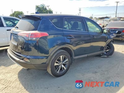Trzecie zdjęcie samochodu z tyłu: 2018 TOYOTA RAV4 XLE VIN:JTMWFREV6JJ190299 - miniatura