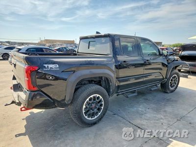 Trzecie zdjęcie samochodu z tyłu: 2025 TOYOTA TACOMA TRD OFF-ROAD HV VIN:3TYLC5LN4ST050722 - miniatura