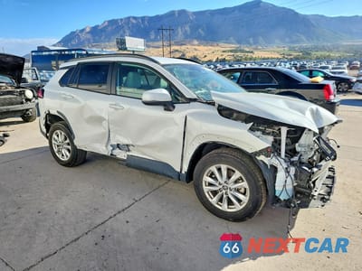 Czwarte zdjęcie samochodu z boku: 2024 TOYOTA COROLLA CROSS LE VIN:7MUCAABG9RV111592 - miniatura