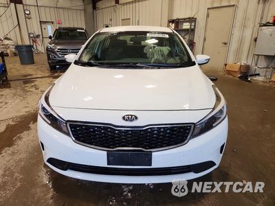 Piąte zdjęcie samochodu w środku: 2018 KIA FORTE5 LX VIN:KNAFK5A87J5772731 - miniatura