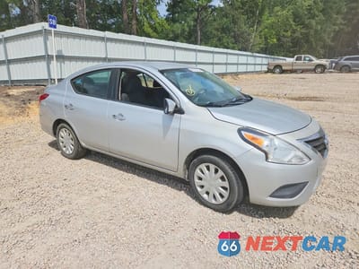 Czwarte zdjęcie samochodu z boku: 2018 NISSAN VERSA SV VIN:3N1CN7AP2JL843255 - miniatura