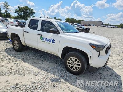 Czwarte zdjęcie samochodu z boku: 2026 TOYOTA TACOMA SR VIN:3TYKD5HN8TT042951 - miniatura