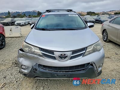 Piąte zdjęcie samochodu w środku: 2014 TOYOTA RAV4 XLE VIN:2T3RFREV8EW228443 - miniatura