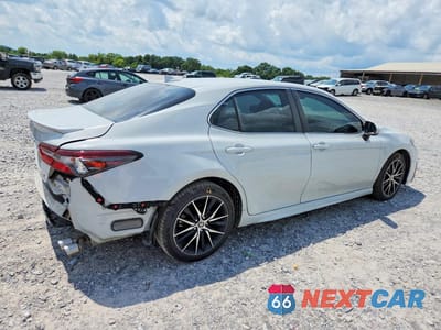 Trzecie zdjęcie samochodu z tyłu: 2022 TOYOTA CAMRY SE VIN:4T1G11AK8NU008358 - miniatura