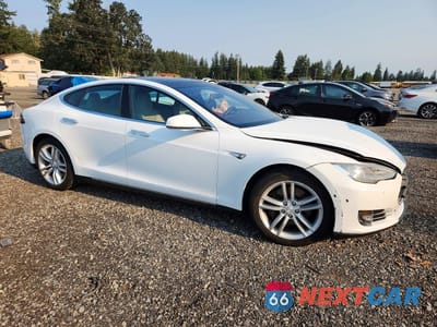 Czwarte zdjęcie samochodu z boku: 2016 TESLA MODEL S VIN:5YJSA1E20GF127946 - miniatura