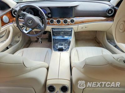 Zdjęcie 8 z 12 samochodu: 2017 MERCEDES-BENZ E 300 4MATIC VIN:WDDZF4KB1HA234011 - miniatura