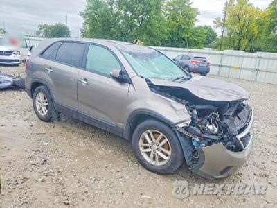 Czwarte zdjęcie samochodu z boku: 2014 KIA SORENTO LX VIN:5XYKTCA62EG463635 - miniatura