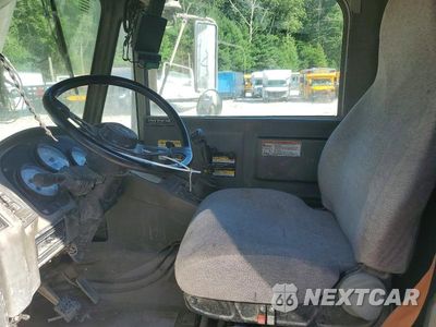 Zdjęcie 7 z 12 samochodu: 2016 OSHKOSH READY MIX TRUCK VIN:10TAFLGF5GS775032 - miniatura