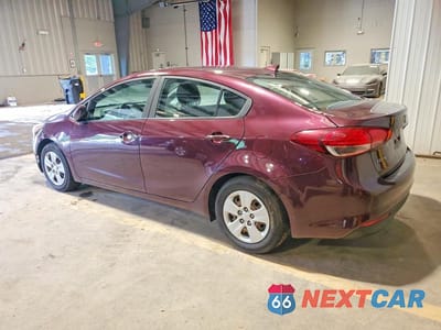 Drugie zdjęcie samochodu z przodu: 2018 KIA FORTE LX VIN:3KPFL4A77JE232642 - miniatura