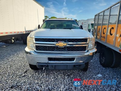 Piąte zdjęcie samochodu w środku: 2012 CHEVROLET SILVERADO DUMP FLATBED TRUCK VIN:1GB4CZCG6CF210999 - miniatura