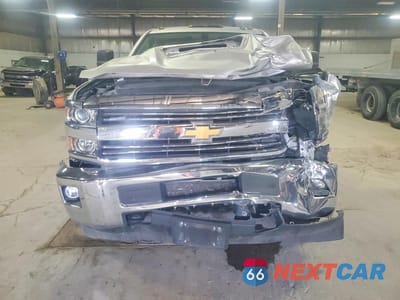 Piąte zdjęcie samochodu w środku: 2017 CHEVROLET SILVERADO K3500 LT VIN:1GC4KZCY3HF229041 - miniatura