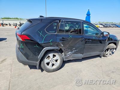Trzecie zdjęcie samochodu z tyłu: 2021 TOYOTA RAV4 HYBRID XLE VIN:4T3R6RFV2MU026842 - miniatura