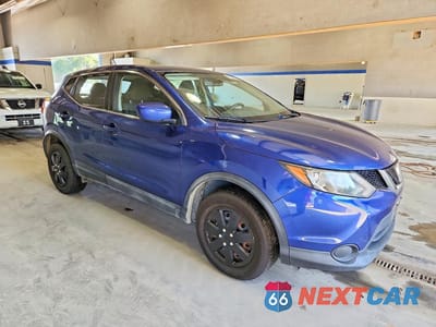 Czwarte zdjęcie samochodu z boku: 2018 NISSAN ROGUE SPORT S VIN:JN1BJ1CR3JW261808 - miniatura