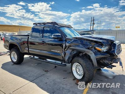 Czwarte zdjęcie samochodu z boku: 2019 TOYOTA TACOMA TRD OFF-ROAD VIN:5TFSZ5AN7KX168203 - miniatura