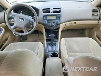 Zdjęcie 8 z 12 samochodu: 2004 HONDA ACCORD LX VIN:1HGCM563X4A056268 - miniatura