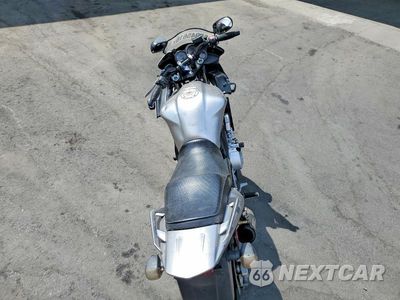 Zdjęcie 6 z 9 samochodu: 2003 YAMAHA FZS10 VIN:JYARN07E63A006180 - miniatura