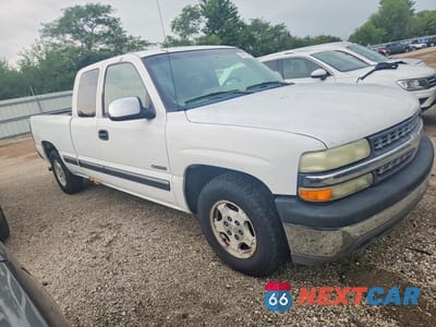 Czwarte zdjęcie samochodu z boku: 2002 CHEVROLET SILVERADO C1500 VIN:2GCEC19V521392546 - miniatura