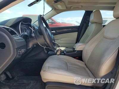 Zdjęcie 7 z 12 samochodu: 2015 CHRYSLER 300C VIN:2C3CCAEG6FH760457 - miniatura