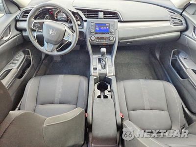 Zdjęcie 8 z 12 samochodu: 2018 HONDA CIVIC LX VIN:19XFC2F51JE000405 - miniatura