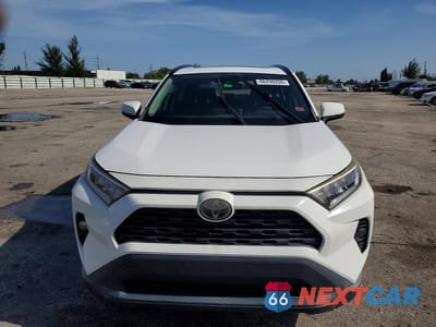 Piąte zdjęcie samochodu w środku: 2019 TOYOTA RAV4 XLE VIN:2T3W1RFV6KC015231 - miniatura