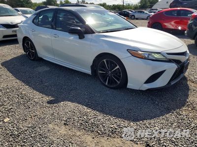 Czwarte zdjęcie samochodu z boku: 2018 TOYOTA CAMRY XSE V6 VIN:4T1BZ1HK8JU018522 - miniatura
