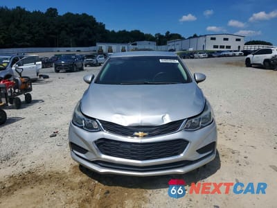 Piąte zdjęcie samochodu w środku: 2018 CHEVROLET CRUZE LS VIN:1G1BC5SM0J7238560 - miniatura