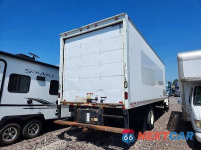 Czwarte zdjęcie samochodu z boku: 2018 INTERNATIONAL 4300 BOX TRUCK VIN:3HAMMMMM4JL546116 - miniatura