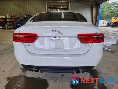 Zdjęcie 6 z 12 samochodu: 2018 JAGUAR XE VIN:SAJAR4FX1JCP34590 - miniatura