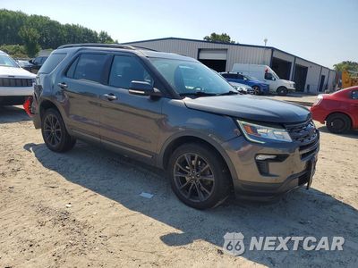 Czwarte zdjęcie samochodu z boku: 2019 FORD EXPLORER XLT VIN:1FM5K8D8XKGA57519 - miniatura