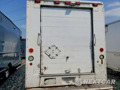 Zdjęcie 10 z 13 samochodu: 2004 FREIGHTLINER CHASSIS M LINE WALK-IN VAN VIN:4UZAANBW54CN46552 - miniatura