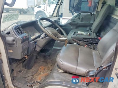 Zdjęcie 7 z 12 samochodu: 2005 ISUZU NPR BOX TRUCK VIN:JALC4B16857015259 - miniatura