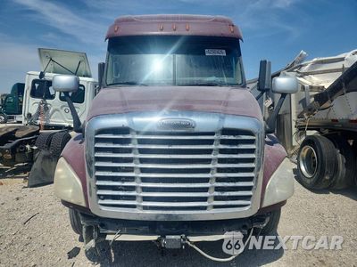 Piąte zdjęcie samochodu w środku: 2014 FREIGHTLINER CASCADIA SEMI TRUCK VIN:3AKJGLDV1ESFP0411 - miniatura