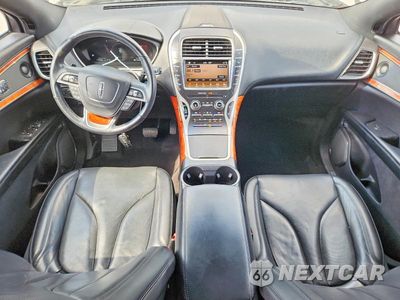 Zdjęcie 8 z 13 samochodu: 2019 LINCOLN NAUTILUS RESERVE VIN:2LMPJ8L98KBL14405 - miniatura