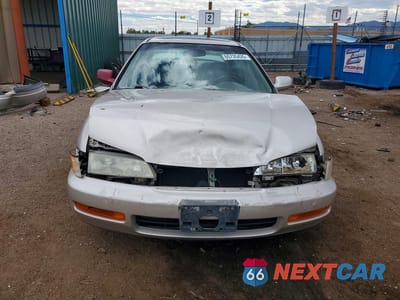 Piąte zdjęcie samochodu w środku: 1997 HONDA ACCORD 4D SE VIN:1HGCD5603VA062498 - miniatura