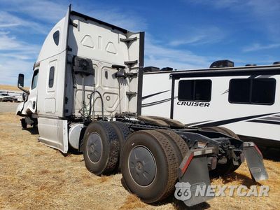 Drugie zdjęcie samochodu z przodu: 2019 FREIGHTLINER CASCADIA 126