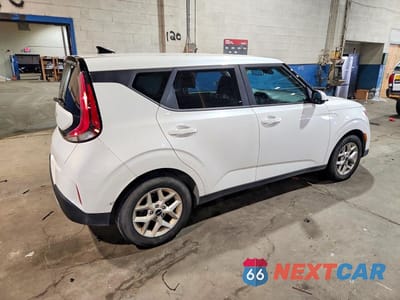 Trzecie zdjęcie samochodu z tyłu: 2023 KIA SOUL LX VIN:KNDJ23AU0P7877249 - miniatura