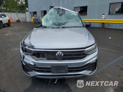Piąte zdjęcie samochodu w środku: 2022 VOLKSWAGEN TIGUAN SE R-LINE BLACK VIN:3VV8B7AX9NM061841 - miniatura