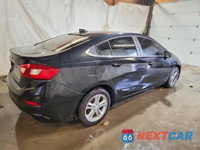 Trzecie zdjęcie samochodu z tyłu: 2018 CHEVROLET CRUZE LT VIN:1G1BE5SM1J7140504 - miniatura