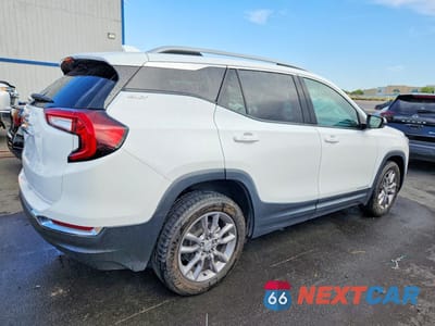 Trzecie zdjęcie samochodu z tyłu: 2022 GMC TERRAIN SLT VIN:3GKALPEV2NL188642 - miniatura