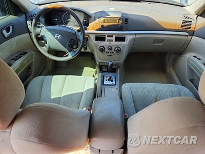 Zdjęcie 8 z 12 samochodu: 2006 HYUNDAI SONATA GL VIN:KMHET46C26A085458 - miniatura
