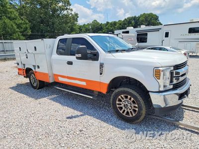Czwarte zdjęcie samochodu z boku: 2019 FORD F350 SUPER DUTY VIN:1FD8X3BTXKEG47708 - miniatura