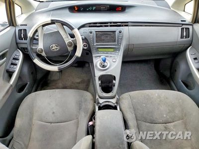 Zdjęcie 8 z 12 samochodu: 2011 TOYOTA PRIUS THREE VIN:JTDKN3DU4B1341374 - miniatura
