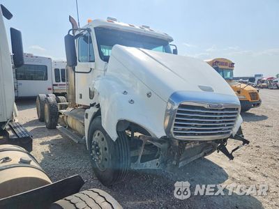 Czwarte zdjęcie samochodu z boku: 2008 FREIGHTLINER COLUMBIA 120 SEMI TRUCK VIN:1FUJA6CK78DZ77943 - miniatura