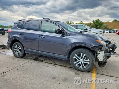 Czwarte zdjęcie samochodu z boku: 2018 TOYOTA RAV4 LE VIN:JTMBFREVXJJ261275 - miniatura